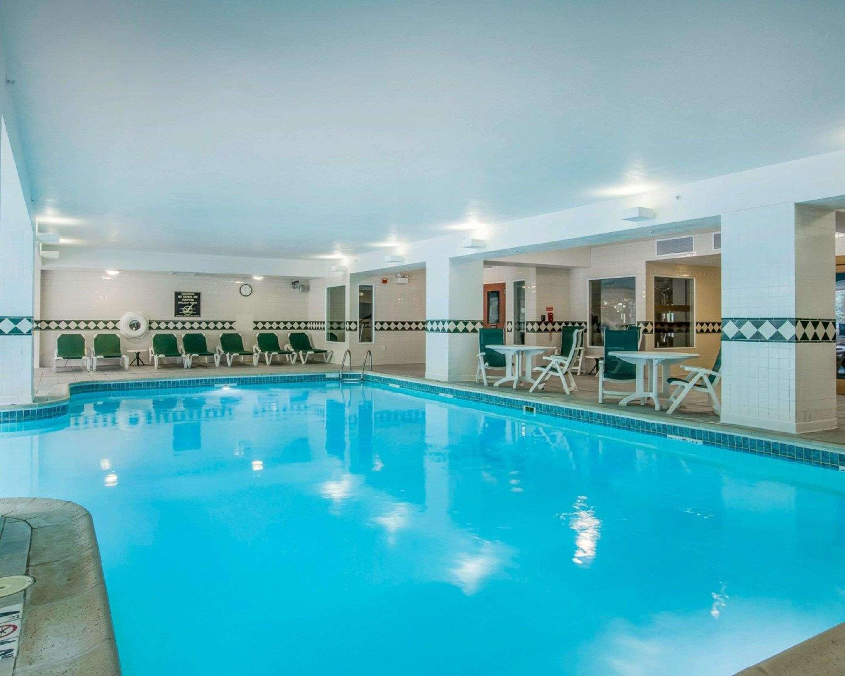 סנט ג'ונסבורי Comfort Inn & Suites Near Burke Mountain מראה חיצוני תמונה