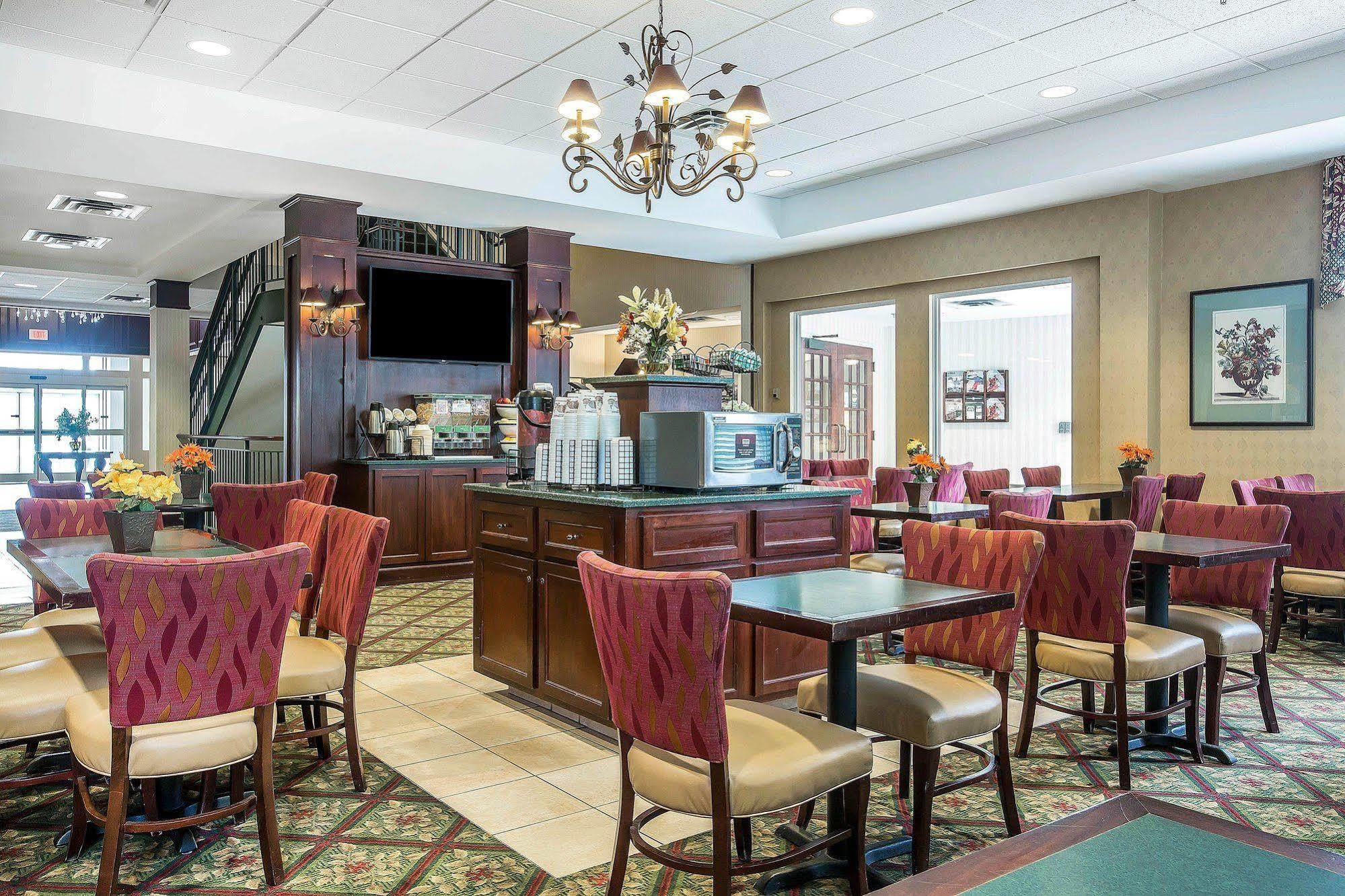 סנט ג'ונסבורי Comfort Inn & Suites Near Burke Mountain מראה חיצוני תמונה