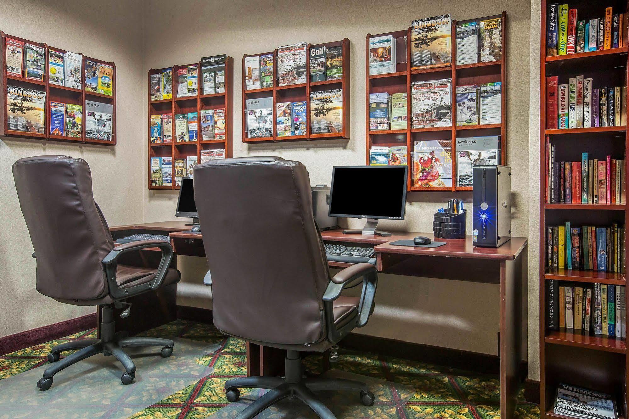 סנט ג'ונסבורי Comfort Inn & Suites Near Burke Mountain מראה חיצוני תמונה