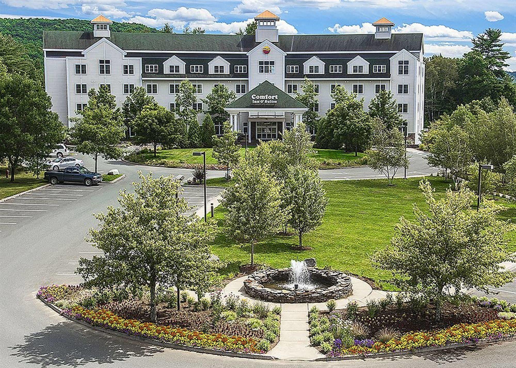 סנט ג'ונסבורי Comfort Inn & Suites Near Burke Mountain מראה חיצוני תמונה