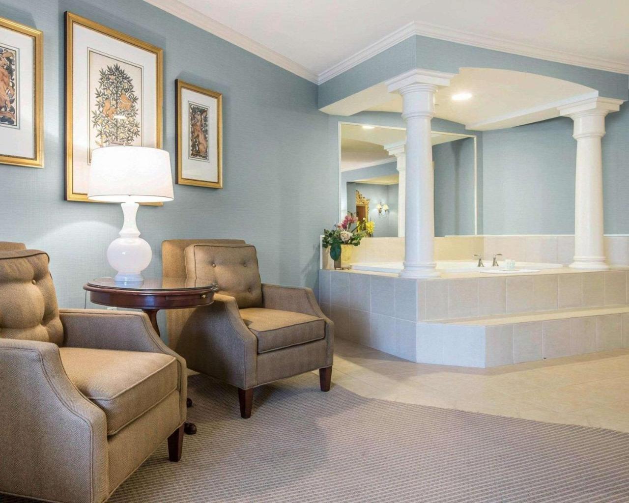 סנט ג'ונסבורי Comfort Inn & Suites Near Burke Mountain מראה חיצוני תמונה