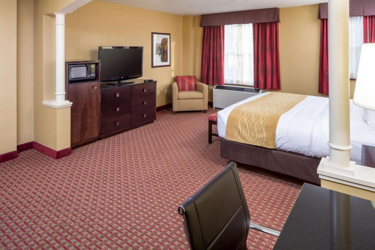 סנט ג'ונסבורי Comfort Inn & Suites Near Burke Mountain מראה חיצוני תמונה